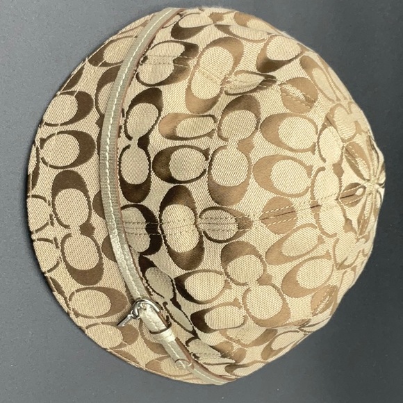 Coach Hat/Cap Newsboy style.Signature print. Tan/Metallic Leather trim.Original. - Picture 6 of 16